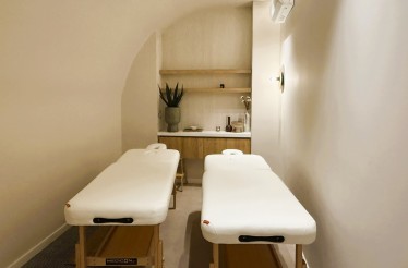 Απόλαυση για 2 Άτομα με Massage σε Prive Διπλή Σουίτα, με επιλογή από Relax | Deep Tissue | Θεραπευτικό | Candle | Λεμφικό | Hot Stones | με Βεντούζες | & δυνατότητα χρήσης της Σάουνας Υπερύθρων, στον Εύοσμο! Απόλαυση για 2 Άτομα με Massage σε Prive Διπλή Σουίτα, με επιλογή από Relax | Deep Tissue | Θεραπευτικό | Candle | Λεμφικό | Hot Stones | με Βεντούζες | & δυνατότητα χρήσης της Σάουνας Υπερύθρων, στον Εύοσμο!