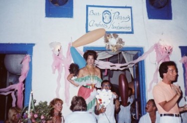 6€ από 9€ για Είσοδο 1 Ατόμου στην Ταινία «Super Paradise: The Story of Mykonos», το ντοκιμαντέρ του Στηβ Κρικρή για την ιστορία του νησιού που αποτέλεσε παγκόσμιος πόλος έλξης! 6€ από 9€ για Είσοδο 1 Ατόμου στην Ταινία «Super Paradise: The Story of Mykonos», το ντοκιμαντέρ του Στηβ Κρικρή για την ιστορία του νησιού που αποτέλεσε παγκόσμιος πόλος έλξης!
