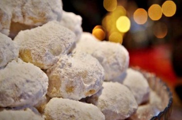 1kg Χειροποίητοι Κουραμπιέδες με 100% Φρέσκο Βούτυρο & ολόκληρο Αμύγδαλο, στην Περιοχή Μαρτίου!