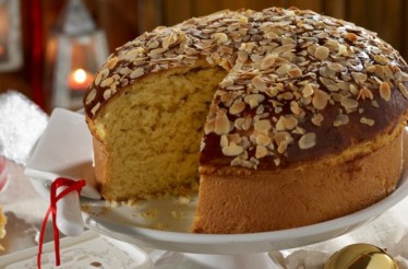 Χειροποίητη Βασιλόπιτα 1kg με Φλουρί, διακοσμημένη με Γλάσο & Φιλέ Αμυγδάλου και δυνατότητα επικάλυψης με Μαύρη Σοκολάτα, στην Περιοχή Μαρτίου!