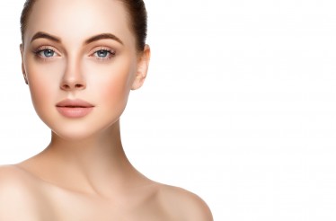 Βαθύς Καθαρισμός Προσώπου ή Δερμοαπόξεση με Διαμάντι (Diamond Therapy), στο Σύνταγμα!