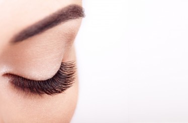 Τοποθέτηση Φυσικών Βλεφαρίδων (extensions) σε όλο το πάνω βλέφαρο, διάρκειας έως 3 μηνών, στα Άνω Πατήσια!