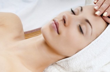 Συνεδρίες Δερμοαπόξεσης Προσώπου με Διαμάντι, για απόλυτη ενυδάτωση και λάμψη του δέρματος,﻿ στη Μητροπόλεως!