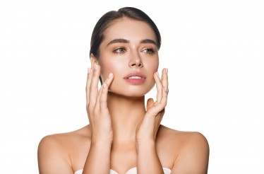 Μη Επεμβατική (Μη Ενέσιμη) Μεσοθεραπεία Microneedling σε όλο το Πρόσωπο & τον Λαιμό & το Ντεκολτέ, για Σύσφιξη & Λείανση Ρυτίδων, Ουλών & Λεπτών Γραμμών, στο Γαλάτσι!