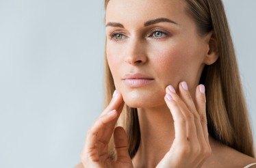 Γέμισμα Λεπτών Γραμμών και Ρυτίδων Έκφρασης με Υαλουρονικό Οξύ, στην Πολίχνη!