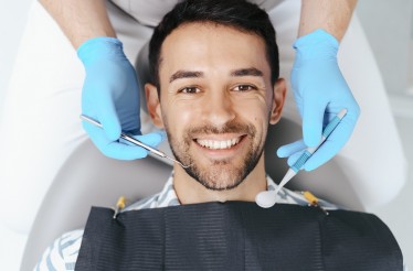 Καθαρισμός Δοντιών με Υπερήχους, Αφαίρεση Πέτρας και Χρωστικών, Στίλβωση, Σοδοβολή και Πλήρη Στοματικό Έλεγχο, σε ένα σύγχρονο Οδοντιατρείο, στο Κερατσίνι!