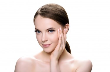 Βαθύς Καθαρισμός Προσώπου σε συνδυασμό με Ήπιο Χημικό Peeling, για λείανση μικρών ρυτίδων και βαθιά ενυδάτωση﻿, στη Χαριλάου!