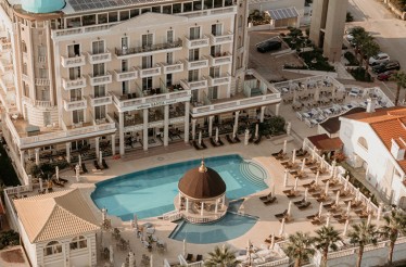 Διαμονή για 2 Άτομα με Πρωινό συνδυαστικά με μία Σαγηνευτική Εμπειρία Χαλάρωσης με Μασάζ & χρήση Εσωτερικής Θερμαινόμενης Πισίνας με Υδρομασάζ, στην Αγία Τριάδα!