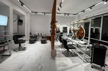 Λούσιμο, Θεραπεία Ενυδάτωσης, Χτένισμα & δυνατότητα για Κούρεμα και Βαφή, στον Κορυδαλλό!