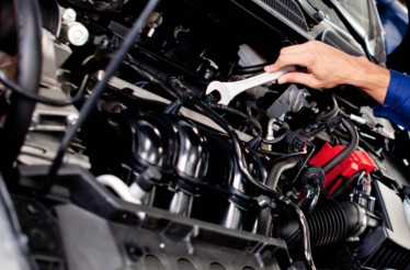 Μικρό ή Μεγάλο Service Ι.Χ. Αυτοκινήτου έως 2000 κυβικά & Εξωτερικό Πλύσιμο στο Χέρι, στον Κολωνό!