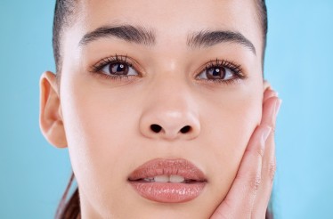 Συνεδρίες Δερμοαπόξεσης με Μικροκρυστάλλους, για Αποκατάσταση της Λάμψης & Μείωση των Δυσχρωμιών του Προσώπου, στην Τσιμισκή!