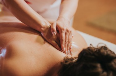 Απολαυστική Εμπειρία Αναζωογόνησης για 1 Άτομο σε ﻿Prive Ατομική Καμπίνα, με Full Body Massage επιλογής από Swedish, Deep Tissue ή Αθλητικό, στο Κέντρο της Θεσσαλονίκης!