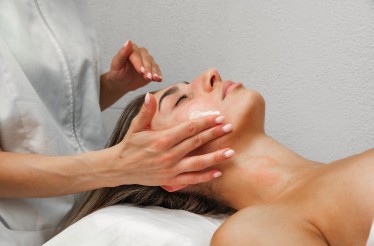 Θεραπεία Αναζωογόνησης & Λάμψης με Hydrafacial, για βαθιά ενυδάτωση και αφαίρεση των νεκρών κυττάρων, στο Περιστέρι!