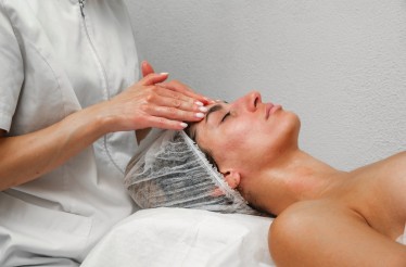 Συνεδρίες Δερμοαπόξεσης Προσώπου με Διαμάντι ή Μικροκρυστάλλους, για μείωση των ρυτίδων και λαμπερή επιδερμίδα, στο Περιστέρι!