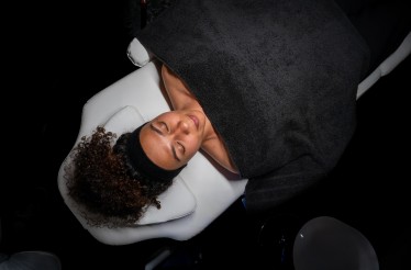 Βαθύς Καθαρισμός Προσώπου με Ατμό & δυνατότητα συνδυασμού με 1 Φωτοθεραπεία με Photo Dynamic Therapy (PDT) ή Εξειδικευμένη Θεραπεία Εντατικής Φροντίδας του Προσώπου, για λαμπερή και λεία επιδερμίδα,﻿ στην περιοχή Αγίας Σοφίας!