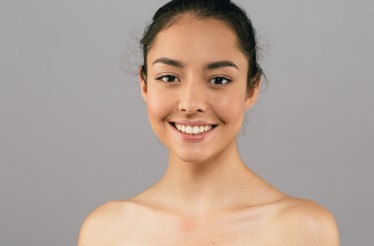 Μη Επεμβατική (Μη Ενέσιμη) Microneedling Μεσοθεραπεία με το Yellow Rose Electroporation Ultra Pro σε όλο το Πρόσωπο & τον Λαιμό, για καταπολέμηση ρυτίδων, λεπτών γραμμών & σημαδιών, στην Τσιμισκή!