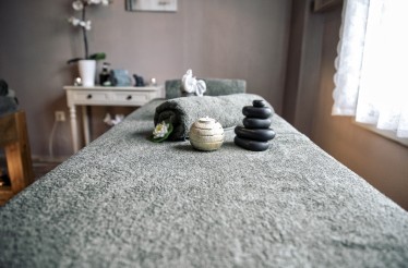 Πακέτο Massage και Θεραπείας Προσώπου συνολικής διάρκειας 100' που περιλαμβάνει Deep Relaxing Massage (50') & Hydra Glow Facial Treatment (50'), σε Prive Διπλή Καμπίνα, στο Κέντρο!