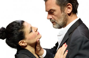 Θεατρική Παράσταση «Άγουρα Κεράσια»! Ο Μιχαήλ Άνθης μετατρέπει μια φαινομενικά ήσυχη οικογενειακή ζωή σε ένα σκοτεινό θρίλερ ενδοοικογενειακής βίας, στο Θέατρο Μελίνα Μερκούρη, την Τρίτη 27 Ιανουαρίου!