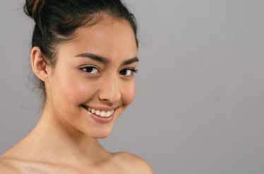 Μη Επεμβατική (Μη Ενέσιμη) Microneedling Μεσοθεραπεία Προσώπου σε όλο το Πρόσωπο & τον Λαιμό, για Βαθιά Αναζωογόνηση & Λάμψη, στο Κέντρο της Θεσσαλονίκης!