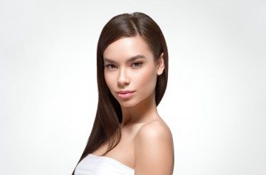 Λούσιμο, Θεραπεία Εντατικής Αναδόμησης, Χτένισμα & δυνατότητα για Κούρεμα, Βαφή & Μπαλαγιάζ, για να βρεις το στυλ που σου ταιριάζει, στη Νίκαια!