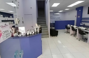 Μανικιούρ ή Πεντικιούρ με Ημιμόνιμη Βαφή & δυνατότητα Ενισχυμένης Βάσης ή Φυσικής Ενίσχυσης με Gel, Acrygel ή Ακρυλικό, στο Παγκράτι!