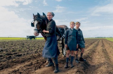 6€ από 8€ για Είσοδο 1 Ατόμου στην Ταινία «Στο Νησί του Άμρουμ», το νέο φιλμ του Φατίχ Ακίν, με ﻿παγκόσμια πρεμιέρα στο Φεστιβάλ των Καννών!