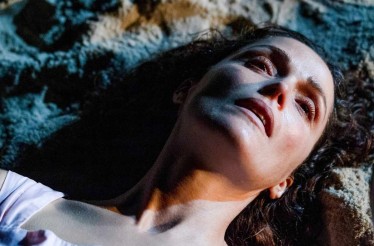 Από 5€ για Είσοδο 1 Ατόμου στην Ταινία «Αν Είχα Πόδια θα σε Κλωτσούσα», ένα συγκλονιστικό ψυχολογικό δράμα με τη βραβευμένη ερμηνεία της Ρόουζ Μπερν στη φετινή Berlinale!