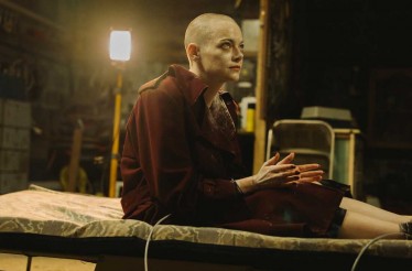 6€ για Είσοδο 1 Ατόμου στην Ταινία «Bugonia», το νέο φιλμ του Γιώργου Λάνθιμου, μια σουρεαλιστική μαύρη κωμωδία επιστημονικής φαντασίας, ﻿με τους Έμα Στόουν και Τζέσι Πλέμονς!