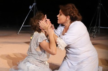 Θεατρική Παράσταση «Δέσποινα από το Αϊβαλί»! Ένα συγκλονιστικό θεατρικό έργο με άγνωστες προσωπικές ιστορίες ανθρώπων που βίωσαν τη Μικρασιατική Καταστροφή, στο Θέατρο Μελίνα Μερκούρη, στις 16 & 17 Ιανουαρίου!