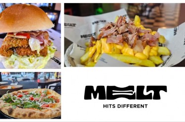 Γεύμα 2 Ατόμων με Ελεύθερη Επιλογή από το Μενού στη νέα street food εμπειρία της Θεσσαλονίκης που... λιώνει στο στόμα! Απόλαυσε burgers, πίτσες, ζυμαρικά, δροσερά cocktails και μοναδικά μουσικά vibes, στην Καλαμαριά!