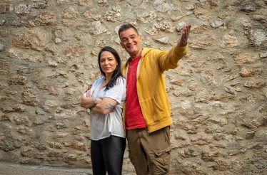 Θεατρική Παράσταση «Check in για 2»! Η κωμωδία του Μάκη Τσούφη, με τους Κωνσταντίνο Καζάκο και Ιωάννα Πηλιχού, σε Περιοδεία στο Αιγαίο (Πάρο, Νάξο, Σαντορίνη, Λήμνο), από Παρασκευή 20 Μαρτίου!