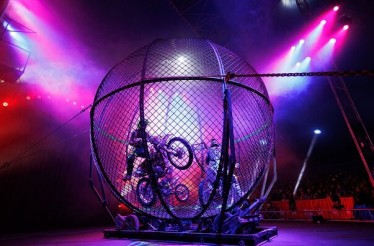 Το διεθνούς φήμης Circo Mundial για πρώτη φορά στην Ελλάδα! Ένα μοναδικό θέαμα γεμάτο ακροβατικά, μουσική & ρυθμούς flamenco, ζογκλερικά & κωμικά νούμερα, στην Κοζάνη, από 1 έως 10 Μαΐου!