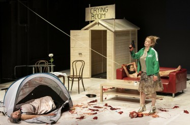 Θεατρική Παράσταση «Cry» της Λένας Κιτσοπούλου! ﻿﻿Κλάμα ή κραυγή; Ένα έργο που εξετάζει τη γέννηση της βίας και σηματοδοτεί τον θάνατο της ευγένειας, στο Θέατρο Αμαλία, από 12 Ιανουαρίου!