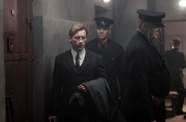 Από 3,5€ για Είσοδο 1 Ατόμου στην Ταινία «Δύο Εισαγγελείς», το νέο φιλμ του Σεργκέι Λόζνιτσα ﻿για την εποχή των σταλινικών εκκαθαρίσεων, ﻿με σ﻿υμμετοχή στο Φεστιβάλ των Καννών!