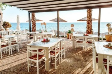 Πασχαλινό Εορταστικό Γεύμα (Μπουφές) με Απεριόριστη Κατανάλωση Φαγητού & Ποτού﻿, στο «Evlogia Hotel Seafront & Annex», στη Φούρκα Χαλκιδικής!