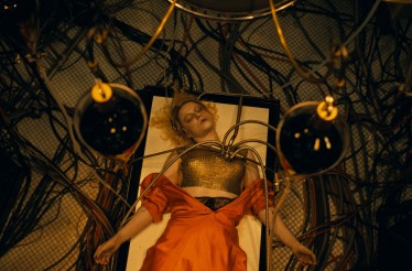 6€ από 8€ για Είσοδο 1 Ατόμου στην Ταινία «Η Νύφη», μια σκοτεινή, σύγχρονη επανερμηνεία του μύθου της νύφης του Φρανκενστάιν, σε σκηνοθεσία της Maggie Gyllenhaal!