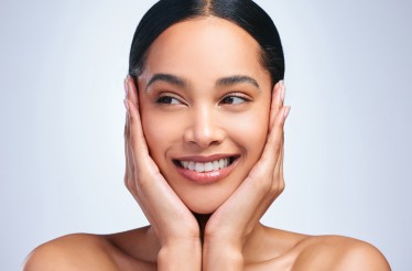 1 Θεραπεία Προσώπου Bio Peel - Glow συνδυαστικά με Φωτοθεραπεία, για Αποκατάσταση της Σφριγηλότητας & Ανάπλαση της Επιδερμίδας, στο Χαλάνδρι!