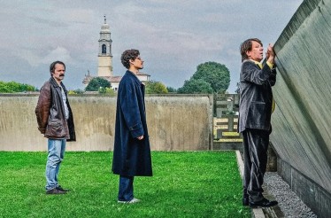 Από 5€ για Είσοδο 1 Ατόμου στην Ταινία «Ένα Τελευταίο για τον Δρόμο», ﻿ένα μελαγχολικό οδοιπορικό φιλίας και διαφυγής, όπου οι μικρές στάσεις κρύβουν μεγάλες σιωπές!