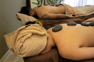 Απολαυστική Εμπειρία Χαλάρωσης για 2 Άτομα σε Prive Διπλή Καμπίνα, με Full Body Massage (60') & επιλογή από Relax | Deep Tissue | ﻿Hot Stones | Βεντούζες, στην Τσιμισκή!﻿