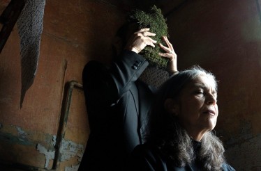 Παράσταση «Το Κτίσμα»! ﻿﻿Μία Μουσική Performance με τους Σαβίνα Γιαννάτου και Θύμο Αδένα (aka Θύμιο Ατζακά), στο Θέατρο Αμαλία, 22 έως 24 Απριλίου!