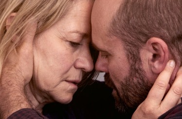 Από 3,5€ για Είσοδο 1 Ατόμου στην Ταινία «Ξεκινήματα», ένα συγκλονιστικό σκανδιναβικό δράμα, με πρωταγωνίστρια την Τρίνε Ντίρχολμ!