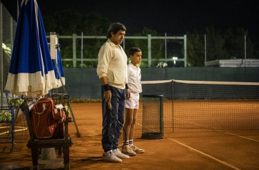 6€ από 8€ για Είσοδο 1 Ατόμου στην Ταινία «Tennis Maestro», το νέο φιλμ του Αντρέα Ντι Στέφανο, με παγκόσμια πρεμιέρα στο 82ο Φεστιβάλ Βενετίας!