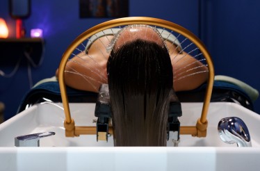 1 Συνεδρία Japanese Head Spa Massage 30' ή 60' με Λούσιμο, Θεραπεία Αναζωογόνησης Μαλλιών, Θερμοθεραπεία, Μασάζ Κεφαλής & Αυχένα & δυνατότητα για extra υπηρεσίες, στην Πολίχνη!