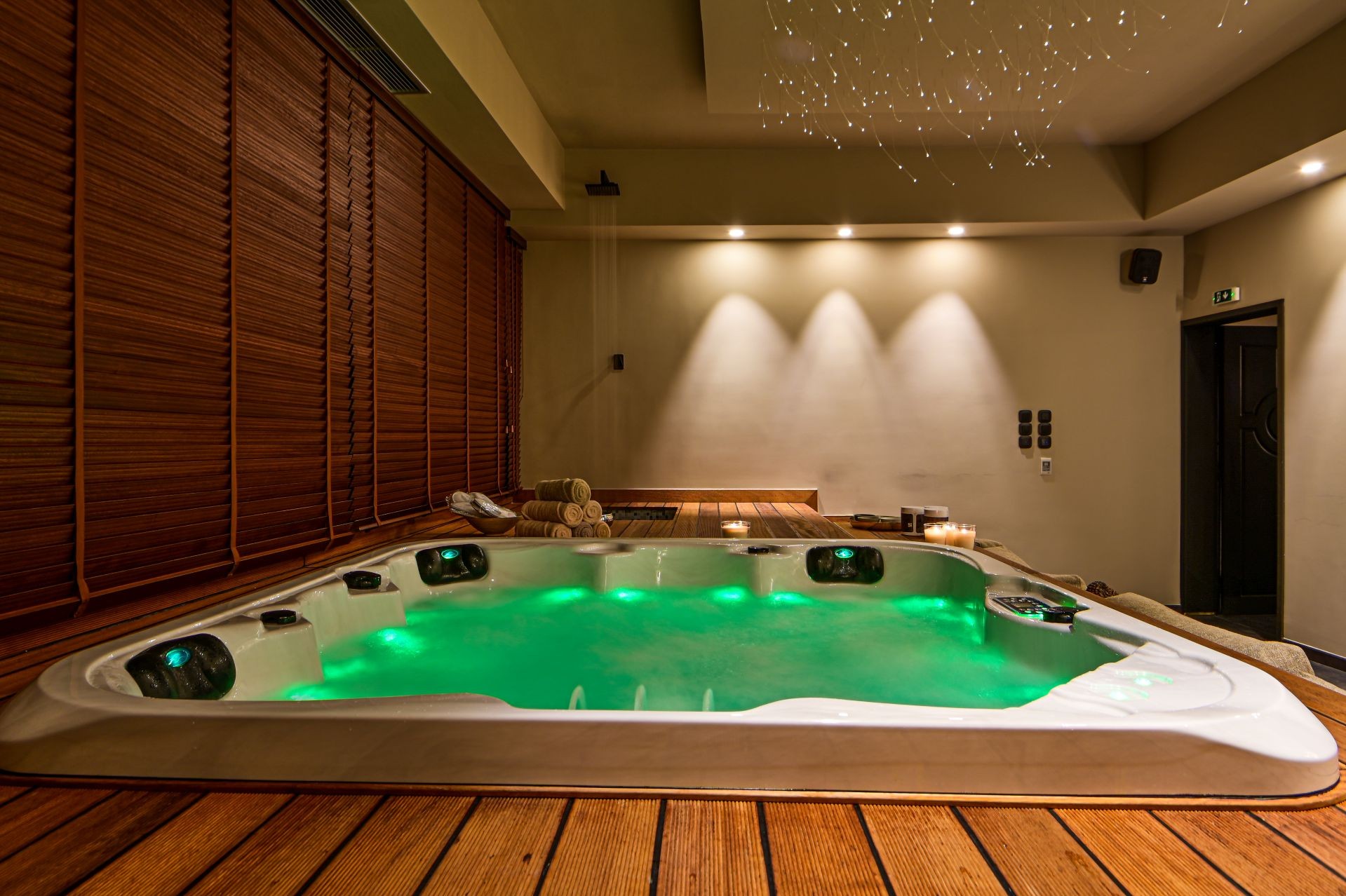 Από 55,90€: Μασάζ 2 Ατόμων με δυνατότητα για Jacuzzi/Χαμάμ | Περιστέρι
