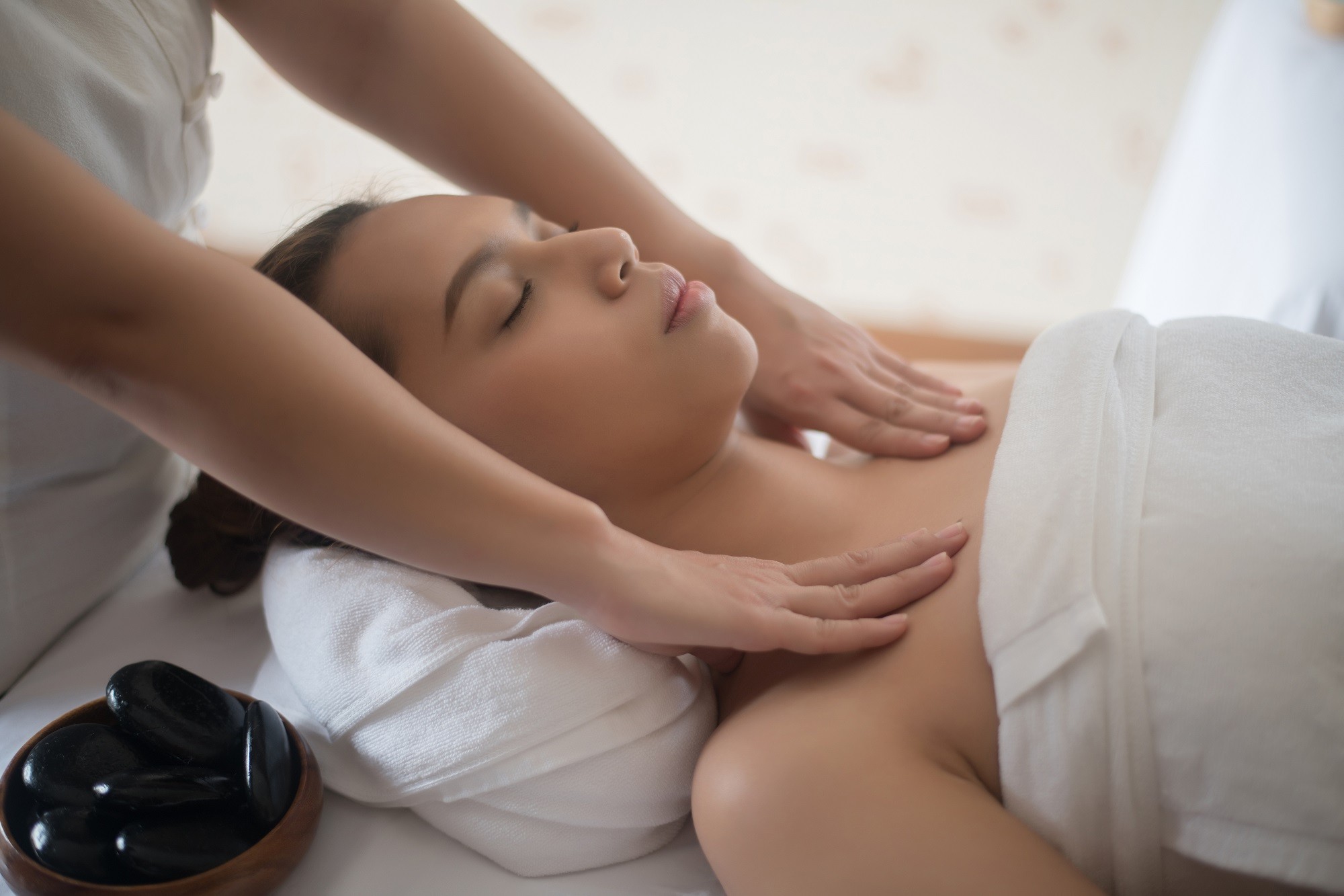 Από 14,90€: Massage 1 Ατόμoυ σε Prive Καμπίνα | Γαλάτσι