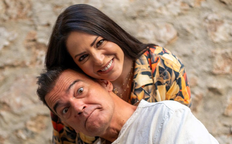 15€: Θεατρική Παράσταση «Check in για 2» | Θέατρο Μελίνα Μερκούρη