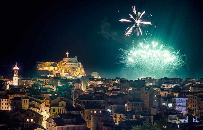 Πάσχα στα Ελληνικά Νησιά: Πέντε Μαγευτικοί Προορισμοί για Ταξίδι! Πάσχα στα Ελληνικά Νησιά: Πέντε Μαγευτικοί Προορισμοί για Ταξίδι!